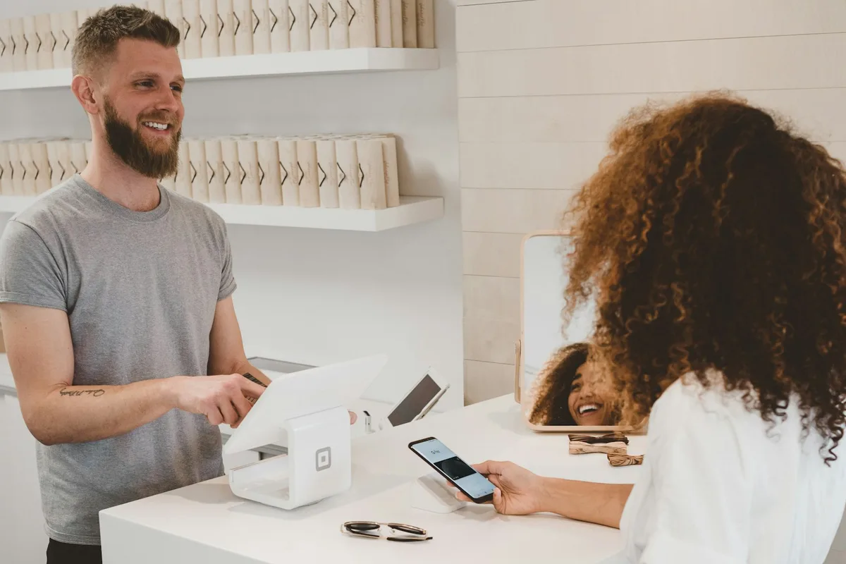 The Complete Guide to Tipping in the USA: Who, When, and How Much